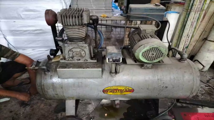 Compressor oil air leaked Compressor oil air leaked
