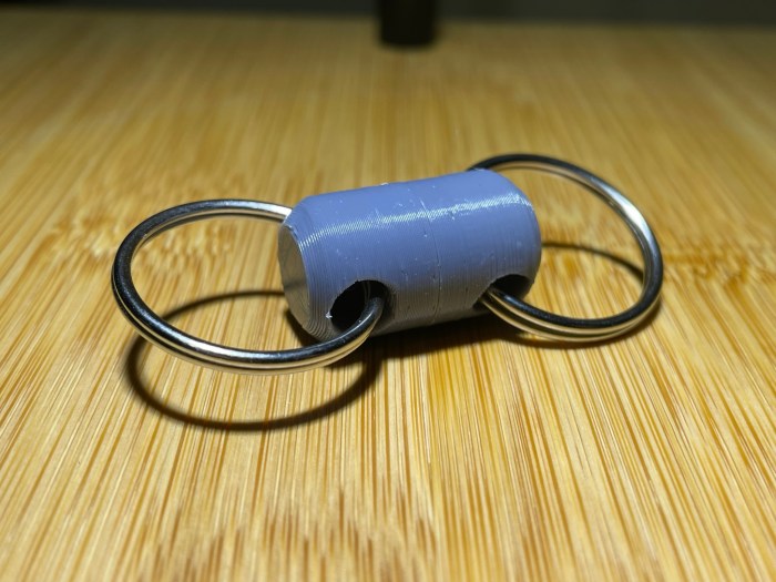 Quick release keychain