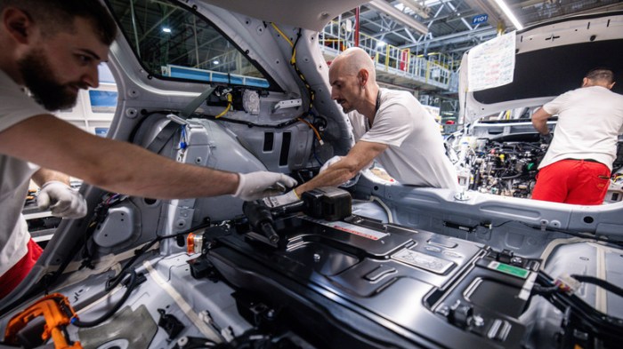 Hybrid car maintenance